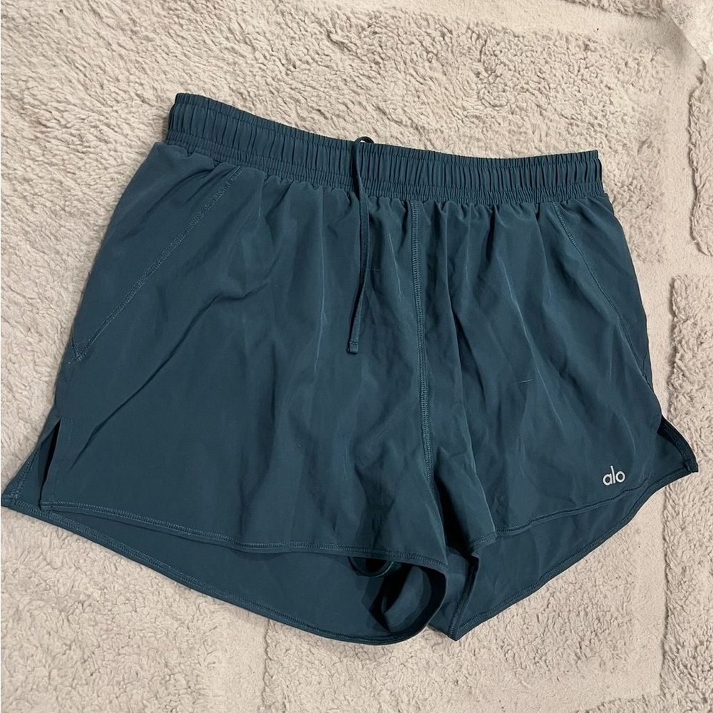 Alo stride Shorts